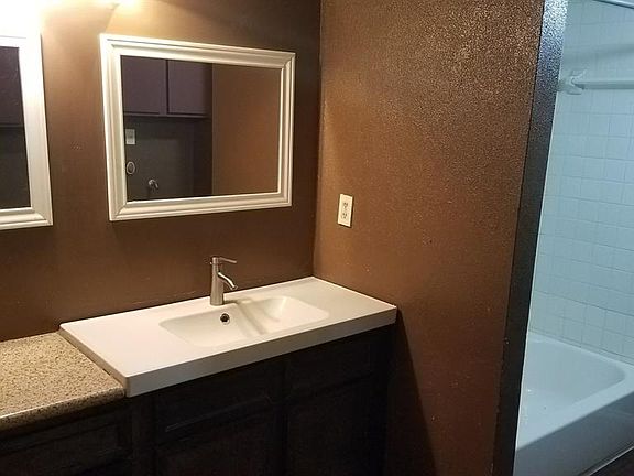 5th image of 206 Plaza Verde Dr APT D13