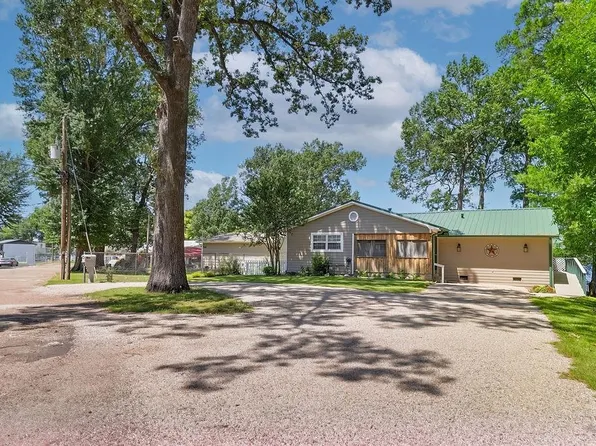 208 Southshore Dr, Lone Star, TX 75668