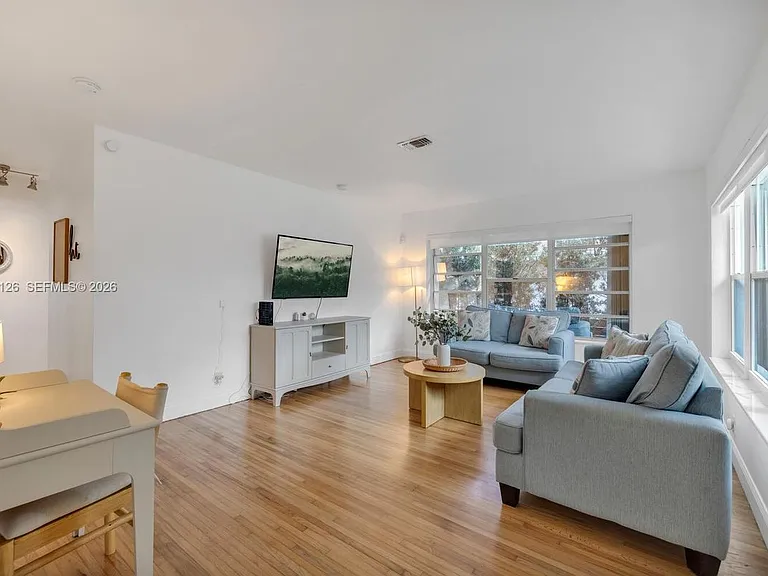 1031 NE Little River Dr — Photo 14