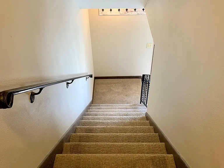 2716 Thomas Dr — Photo 10