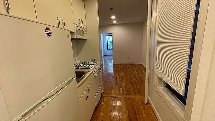 1st image of 323 E 88th St APT 15