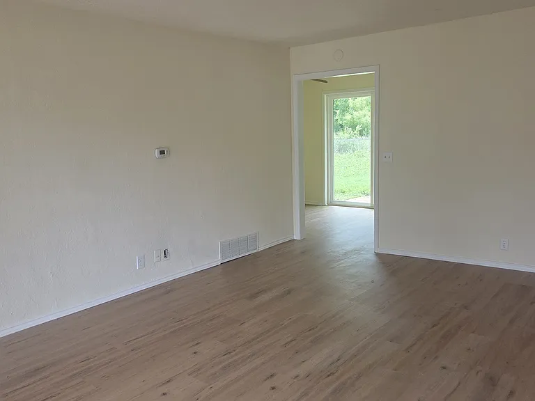 4314 Willowpoint Dr — Photo 2