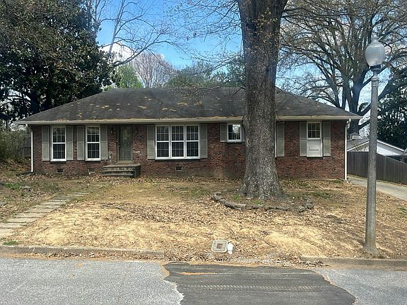 3rd image of 216 Troy Cir