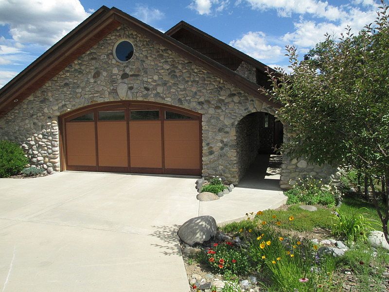 Front : Lovely arched entry leads to front door.