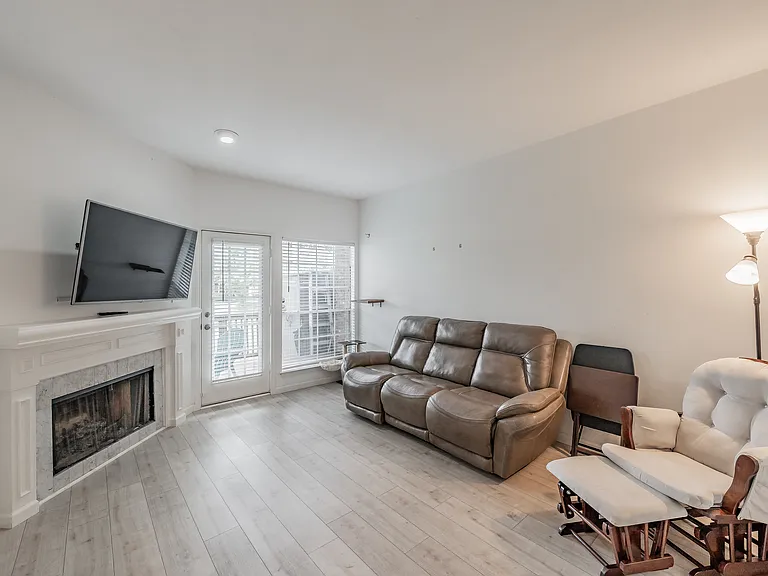 2402 Northlake Ct — Photo 10
