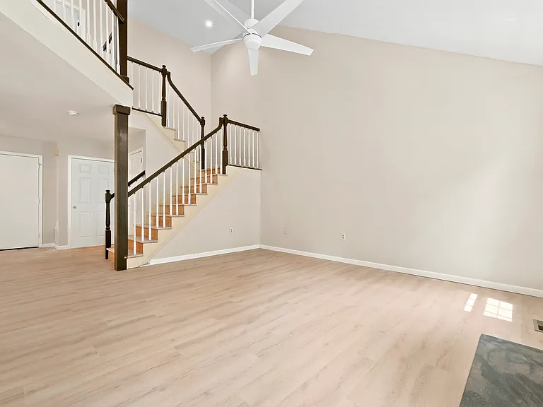 703 Porter Way W — Photo 10