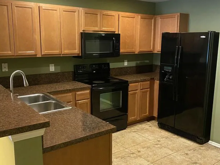 273 Michelangelo Pl — Photo 2