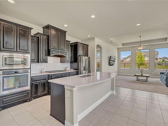3rd image of 4615 Plumeria Dr