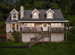 1714 S Crest Manor Ln, Chattanooga, TN 37404