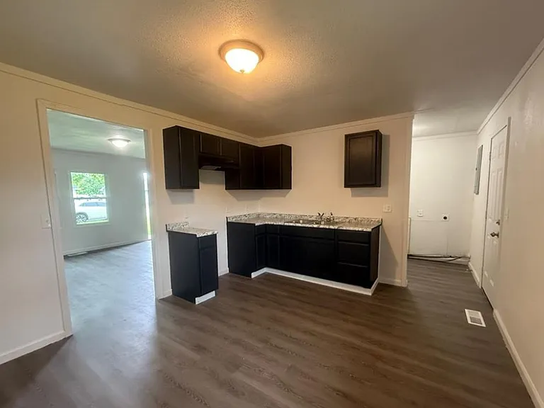 7 Lazarcheff Dr — Photo 5