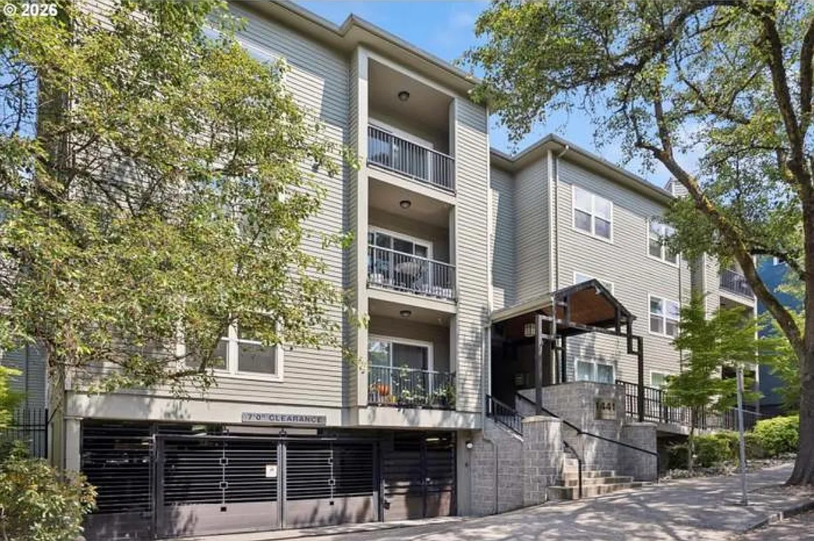 2 bed, 1189 sqft, $2,300 — Photo 3