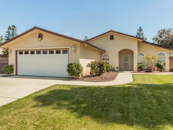 223 Caesar Ave, Clovis, CA 93612