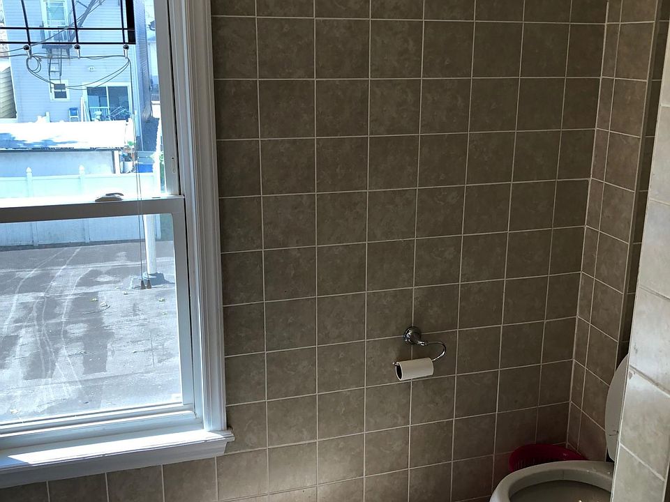 2nd image of 21 Stephens St