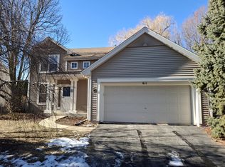 611 Charolotte Ln, Oswego, IL 60543