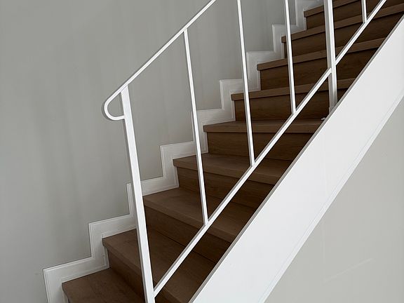 2nd image of 2037 Sierra Rd APT 5