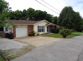 10 Chateau Ln, Arnold, MO 63010