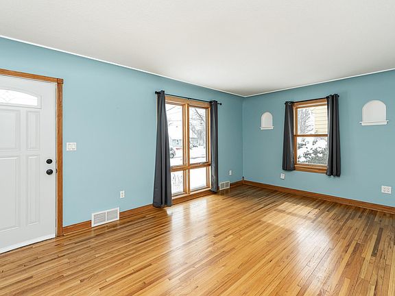 4th image of 1119 8th Ave NW
