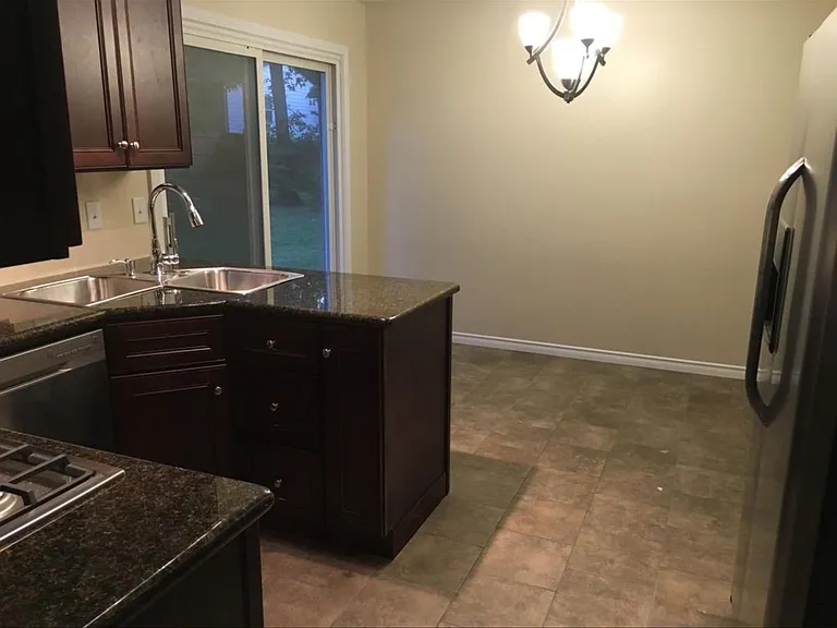 2148 White Oak Dr — Photo 5