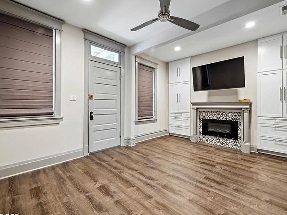 5th image of 914 N Winchester Ave #3