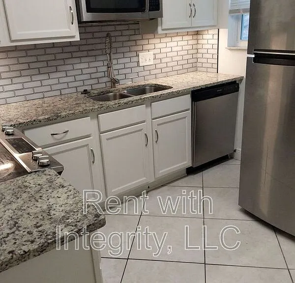 156C Locke St — Photo 8