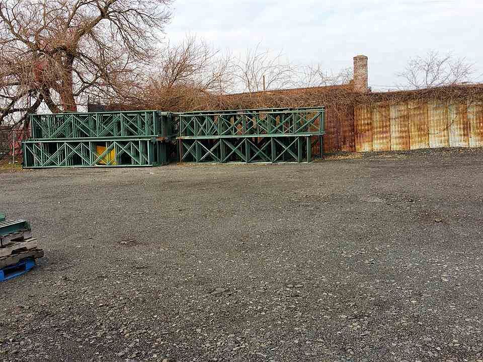2nd image of 133 Pacific Ave