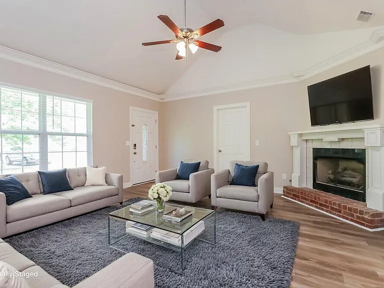 407 Cindi Ct — Photo 4