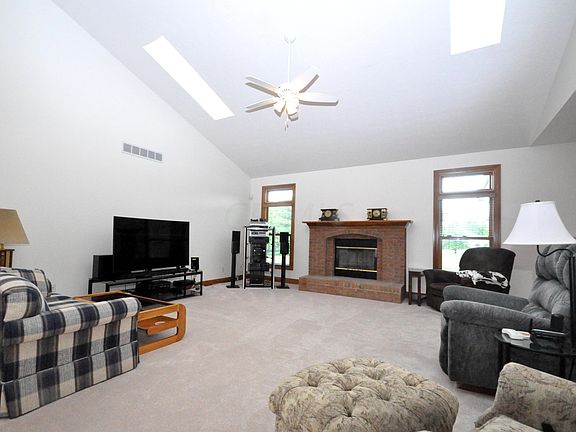 5th image of 13393 Silverbrook Dr NW