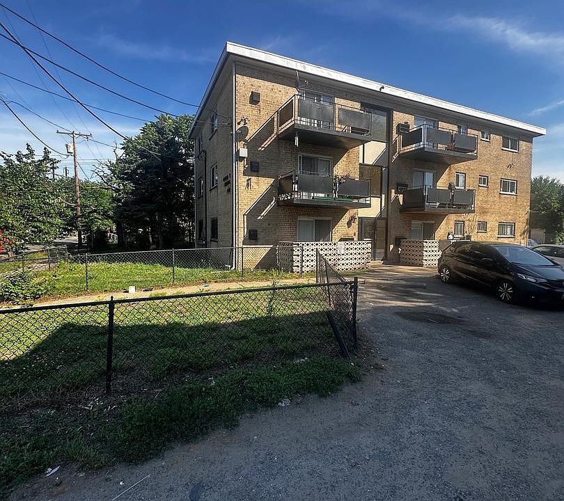 1st image of 4611 Quarles St NE