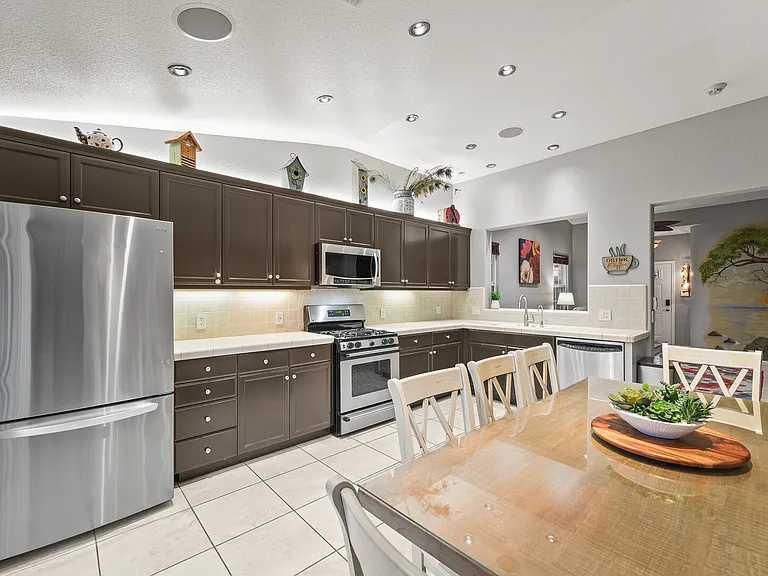 Montara Dr — Photo 8