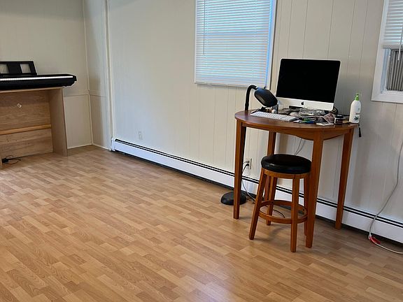 3rd image of 140 Murray Ave Floor 2