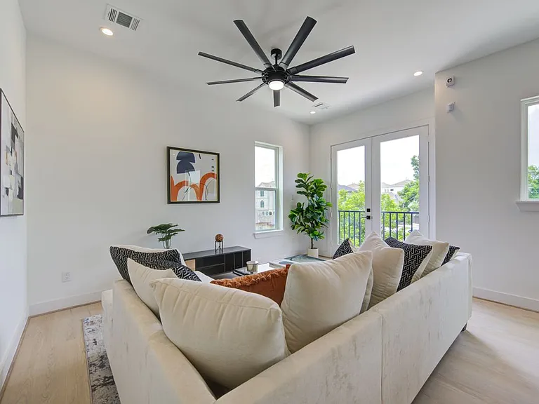 2310 Reinerman St — Photo 42