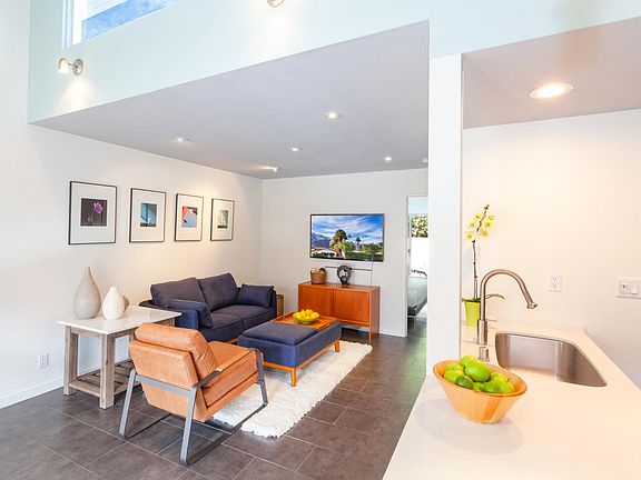 2nd image of 860 N Indian Canyon Dr APT 5