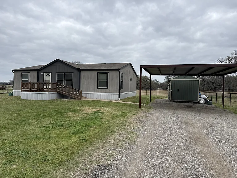894 FM 1395 — Photo 3