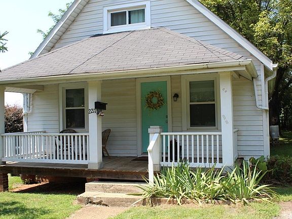 2nd image of 2217 Mayflower Dr