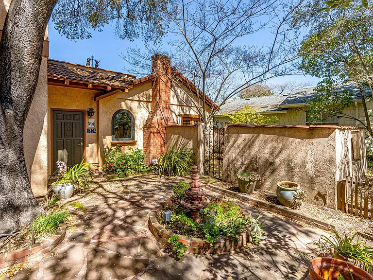 1398 Community Dr — Photo 6