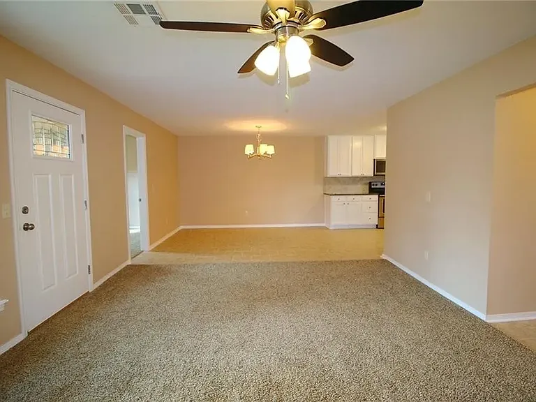 213 Cherokee Ln — Photo 6