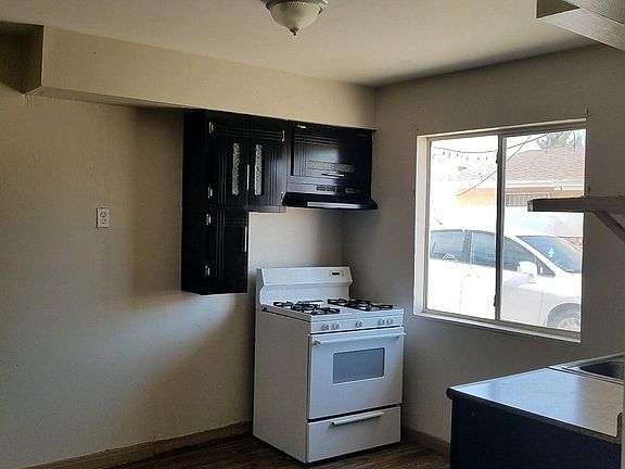 3rd image of 187 N Awbrey St APT 4
