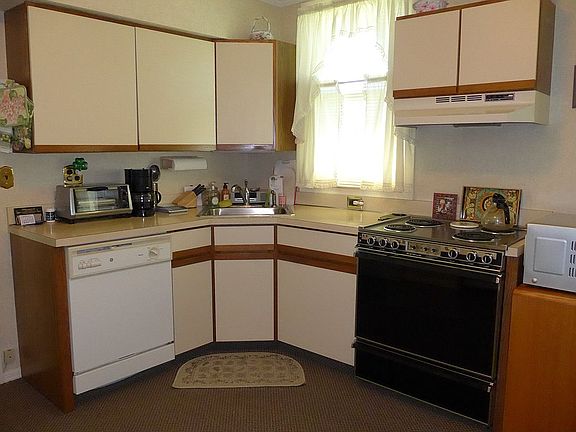 3rd image of 69 Titus Ave