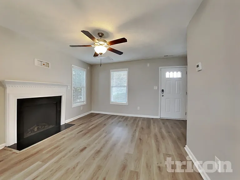 496 Crutchfield Dr — Photo 2