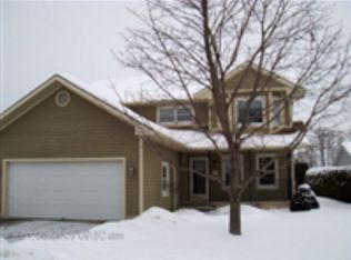 10 Pineview Dr, Rouses Pt, NY 12979