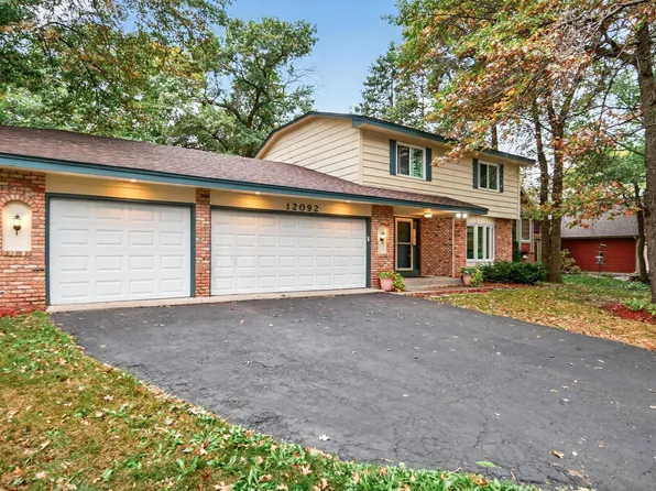 12092 Butternut St NW, Coon Rapids, MN 55448