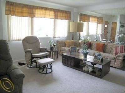 3rd image of 9258 Vine Ave