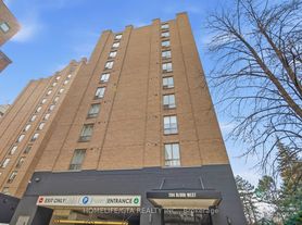 284 Bloor St W