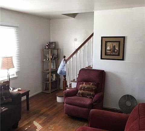 4th image of 482 Greengrove Ave
