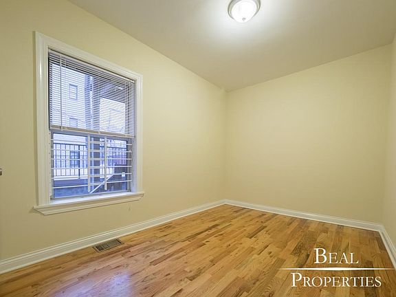 4th image of 622 W Barry Ave #X2