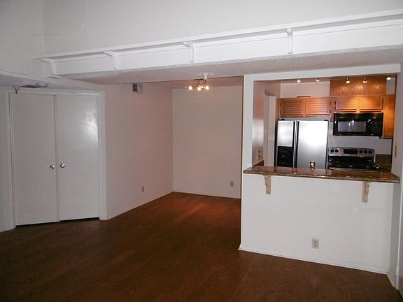 4th image of 13104 Glen Ct Unit 40