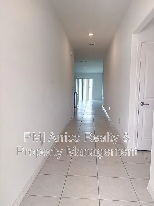3 bed, 2.0 bath, 1540 sqft, $1,995 — Photo 2