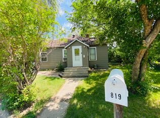 819 Riverside Dr, Aberdeen City, SD 57401