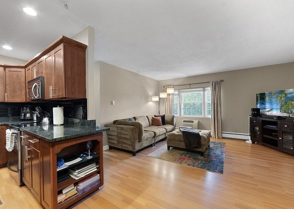 1st image of 772 Willard St Unit B10