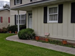 2221 Armstrong Rd, Lansing, MI 48917